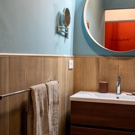 Apartment Del 1400 Nel Cuore Del Centro Storico A 2 Min Dal Porto E Con 2 Bici Gratuite Como