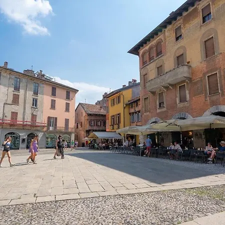 Del 1400 In Centro Storico Como