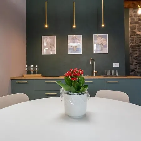 Apartment Del 1400 Nel Cuore Del Centro Storico A 2 Min Dal Porto E Con 2 Bici Gratuite Como