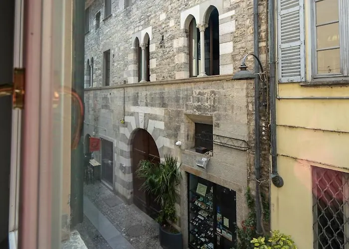 Del 1400 In Centro Storico * Como