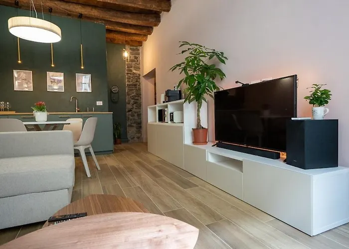 Del 1400 In Centro Storico דירה קומו