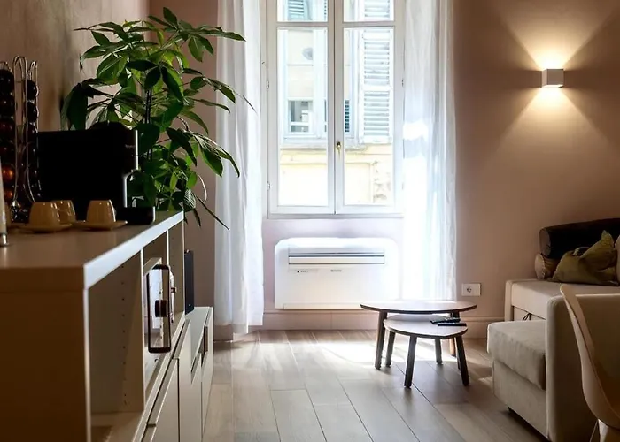 Del 1400 In Centro Storico 科莫